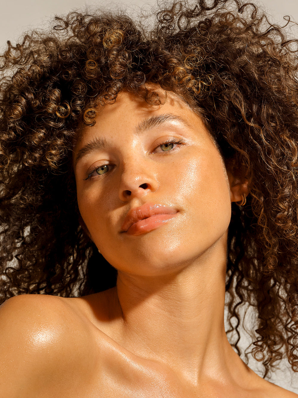Bronze Well Regenerative Glow Drops model looking glowy.
